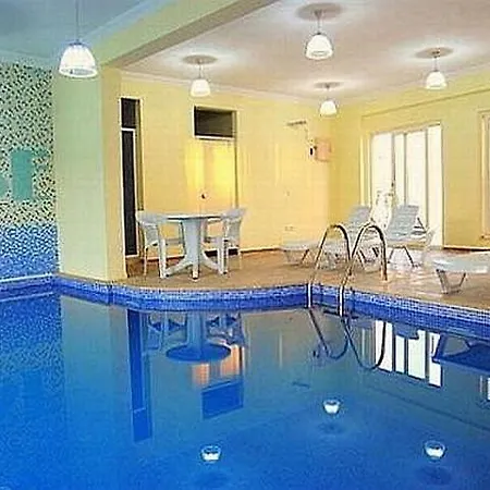 Turquoise Apartment *